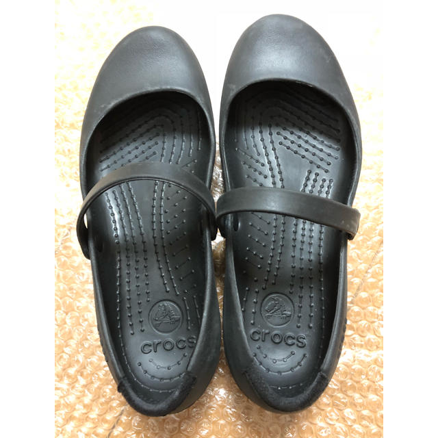 crocs(クロックス)のクロックス  crocs  ストラップ付き パンプス 黒 w6  レディースの靴/シューズ(バレエシューズ)の商品写真