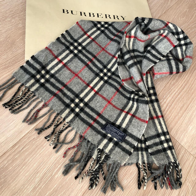 BURBERRY(バーバリー)のバーバリー☆定番柄マフラー★グレー色 メンズのファッション小物(マフラー)の商品写真