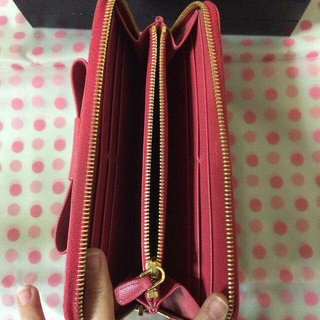 PRADA(プラダ)のPRADA♡リボン型長財布 レディースのファッション小物(財布)の商品写真