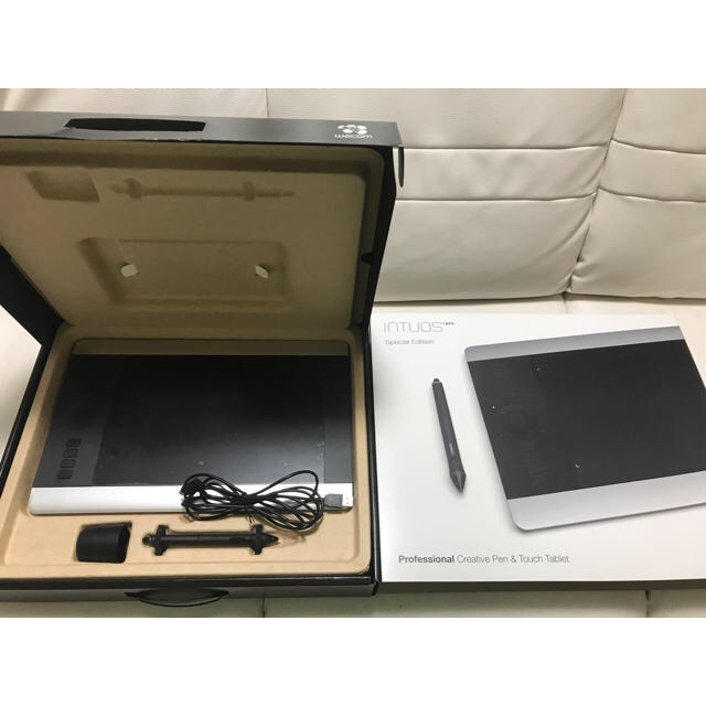 Wacom(ワコム)のWacom Intuos pro Special Edition Mサイズ  スマホ/家電/カメラのPC/タブレット(タブレット)の商品写真