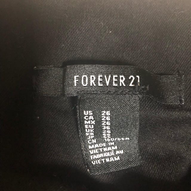 FOREVER 21(フォーエバートゥエンティーワン)の黒スキニー レディースのパンツ(スキニーパンツ)の商品写真