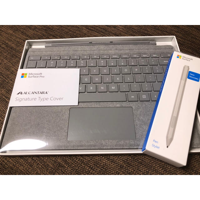 Microsoft(マイクロソフト)の【ホワイトゴールド385様専用】 スマホ/家電/カメラのPC/タブレット(タブレット)の商品写真