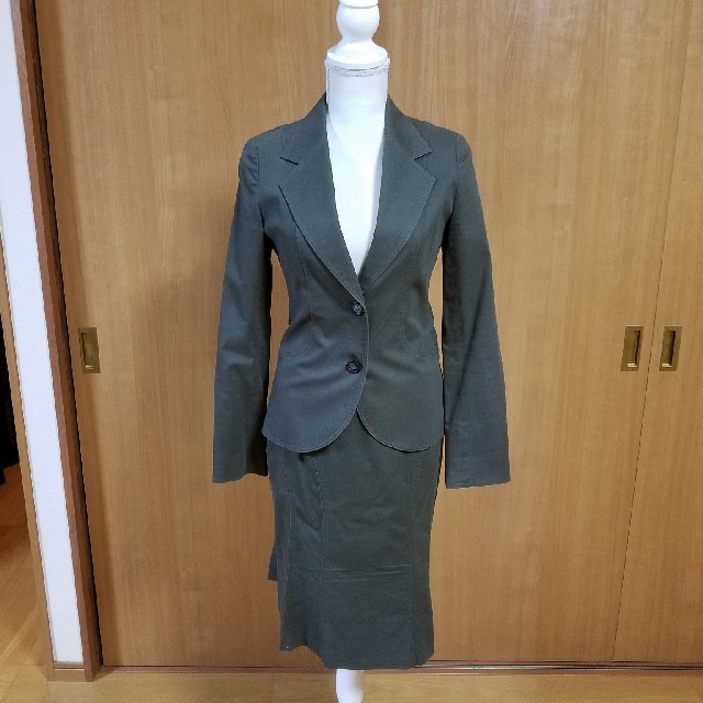 【日本産】 UNTITLED UNTITLED　スカートスーツ　カーキ - スーツ