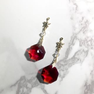 スワロフスキー(SWAROVSKI)の【Swarovski】ボルドーオーロラ×スター✴︎ピアス&イヤリング(ピアス)