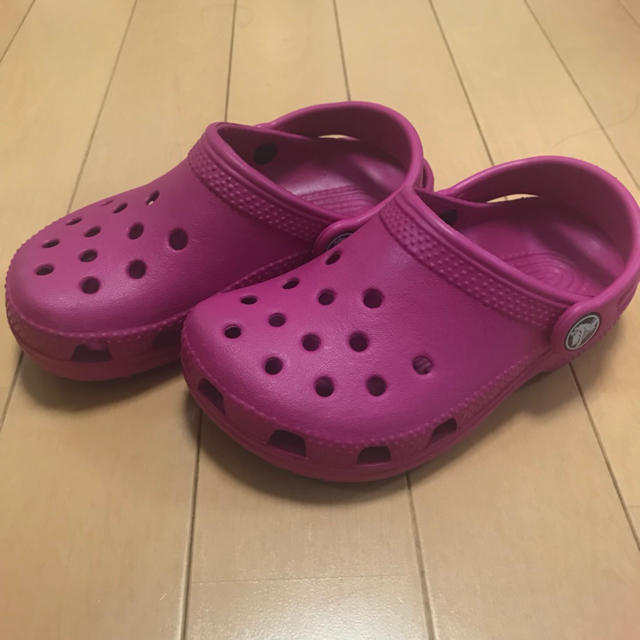 crocs(クロックス)の新品未使用 クロックス ピンク サイズ  17.5〜18cm キッズ/ベビー/マタニティのキッズ靴/シューズ(15cm~)(サンダル)の商品写真
