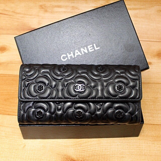 CHANEL(シャネル)の【2017年即完売❗️】CHANEL カメリア♡長財布 レディースのファッション小物(財布)の商品写真