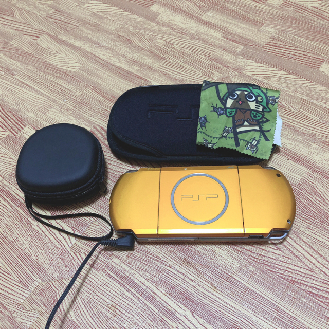 PlayStation Portable(プレイステーションポータブル)のPSPとカセット エンタメ/ホビーのゲームソフト/ゲーム機本体(家庭用ゲーム機本体)の商品写真