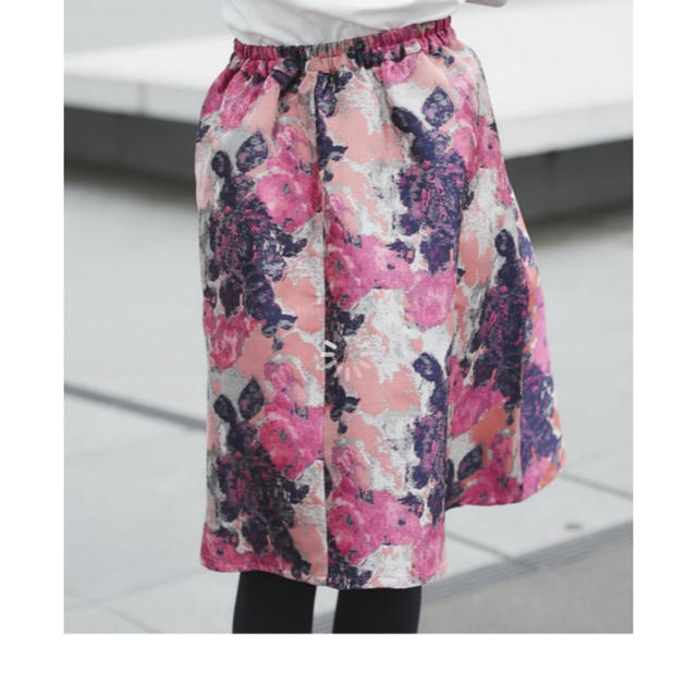 tocco(トッコ)のTocco 艶感レディなカラフルフラワージャガードスカート ローズピンク レディースのスカート(ひざ丈スカート)の商品写真