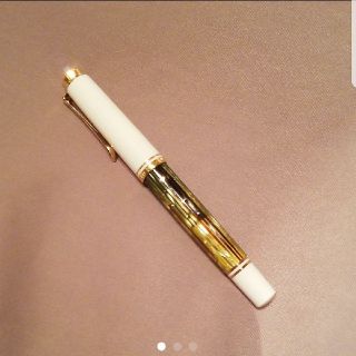 ペリカン(Pelikan)の【e_kunio様専用】万年筆 ペリカン スーベレーンM400 ホワイトトータス(ペン/マーカー)