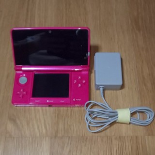 ニンテンドー3DS(ニンテンドー3DS)の任天堂  3DS  本体 充電器  グロスピンク  美品(携帯用ゲーム機本体)