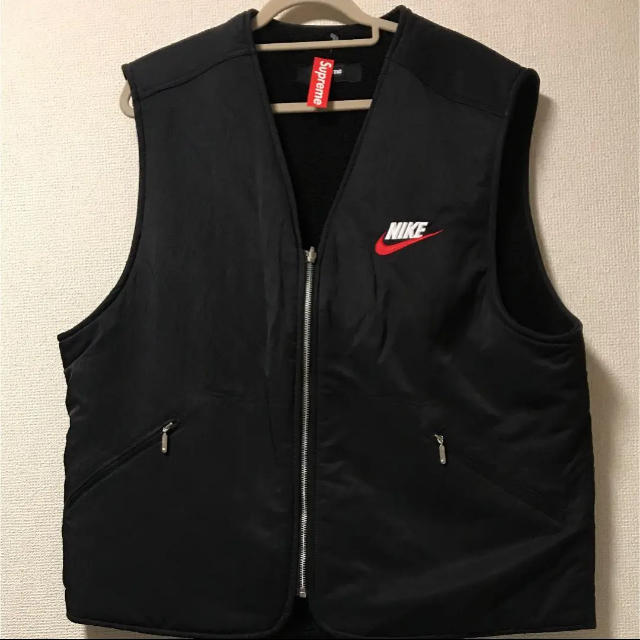 Supreme(シュプリーム)のReversible nylon sherpa vest メンズのトップス(ベスト)の商品写真