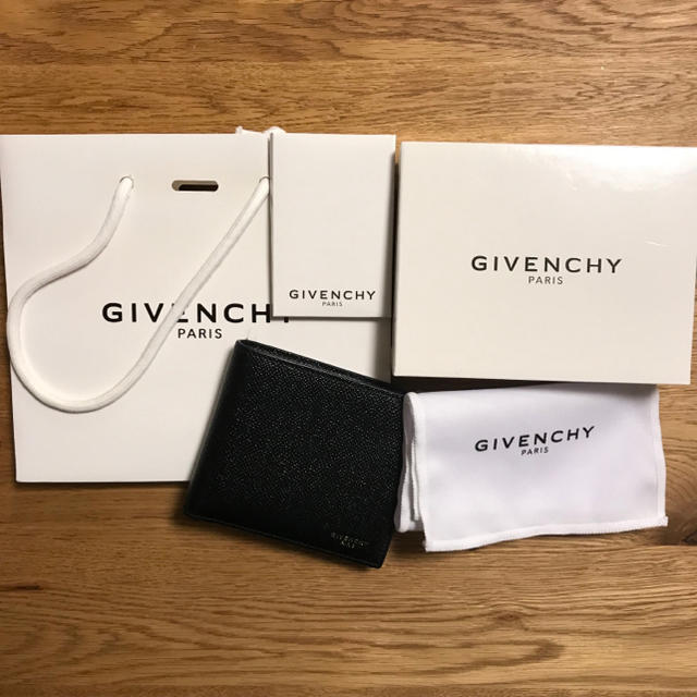 GIVENCHY(ジバンシィ)のあんず様専用 メンズのファッション小物(折り財布)の商品写真