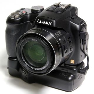 パナソニック(Panasonic)の【美品】パナソニックLUMIX DMC-FZ200＋社外縦位置グリップ 超希少！(ミラーレス一眼)