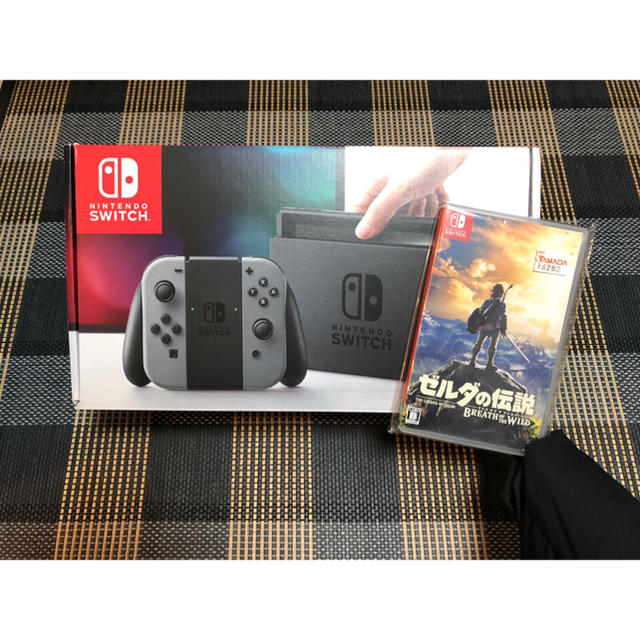 Nintendo Switch(ニンテンドースイッチ)の任天堂スイッチ ゼルダの伝説付き エンタメ/ホビーのゲームソフト/ゲーム機本体(家庭用ゲーム機本体)の商品写真