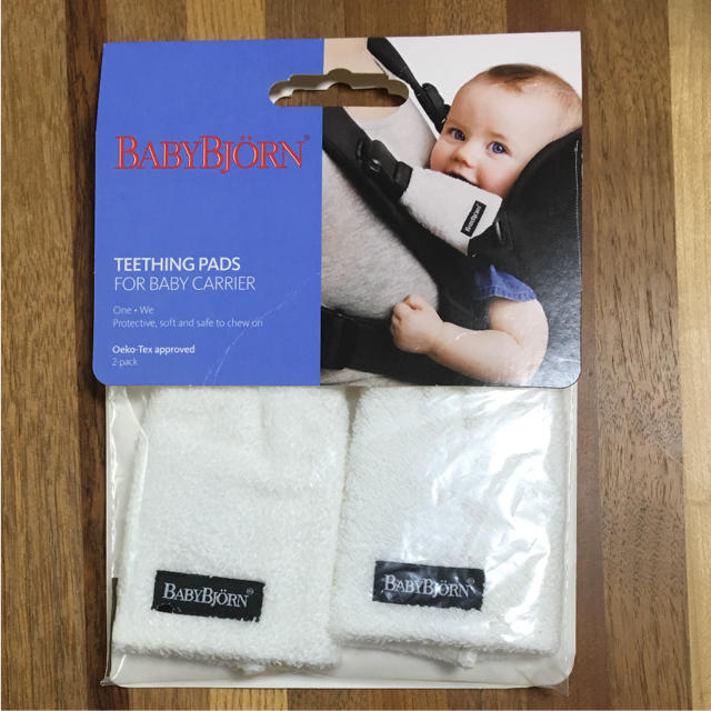 BABYBJORN(ベビービョルン)のベビービョルン 抱っこ紐よだれカバー・新品未使用 キッズ/ベビー/マタニティの外出/移動用品(抱っこひも/おんぶひも)の商品写真