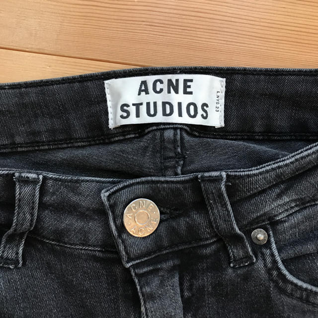 ACNE(アクネ)のACNE STUDIOS 定番skin5 black レディースのパンツ(スキニーパンツ)の商品写真