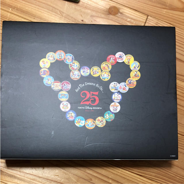 Disney(ディズニー)のお値下げ‼️ 新品 ディズニー 25周年 アニバーサリー エンタメ/ホビーのアニメグッズ(バッジ/ピンバッジ)の商品写真