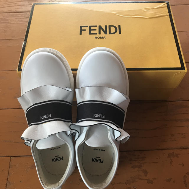 FENDI(フェンディ)のFENDIキッズシューズ♡新品♡未使用 キッズ/ベビー/マタニティのキッズ靴/シューズ(15cm~)(スニーカー)の商品写真