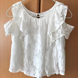 【美品】花柄 レース 肩あき カットソー Mサイズ (カットソー(半袖/袖なし))