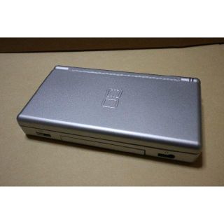 ニンテンドーDS(ニンテンドーDS)のニンテンドーDS Lite グロス シルバー (携帯用ゲーム機本体)