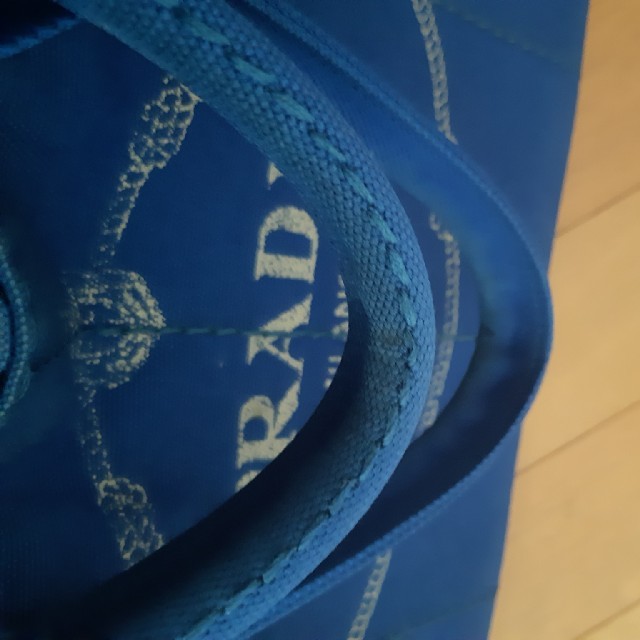 PRADA(プラダ)のPRADA  カナパM  ブルー 確実正規品 レディースのバッグ(ハンドバッグ)の商品写真