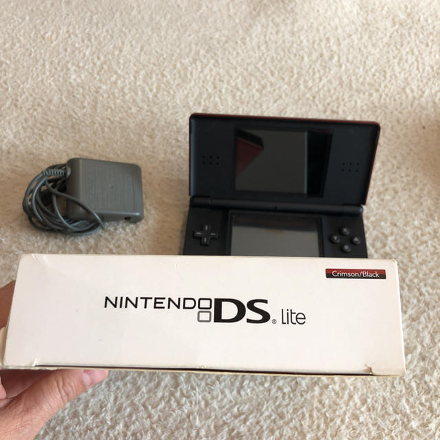 ニンテンドーDS(ニンテンドーDS)の任天堂DS  Lite  赤 エンタメ/ホビーのゲームソフト/ゲーム機本体(家庭用ゲーム機本体)の商品写真