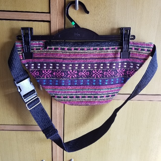 新品未使用『ゲリコットン・ウエストバッグ』現品　黒×ピンク×パープル系　男女兼用 レディースのバッグ(ボディバッグ/ウエストポーチ)の商品写真