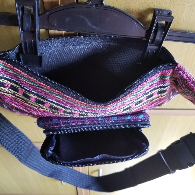 新品未使用『ゲリコットン・ウエストバッグ』現品　黒×ピンク×パープル系　男女兼用 レディースのバッグ(ボディバッグ/ウエストポーチ)の商品写真