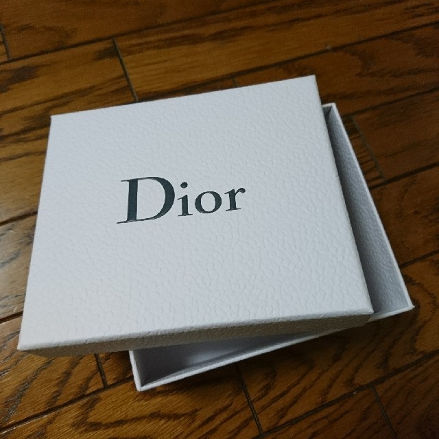 Dior - Dior ギフトボックス 箱の通販 by accashinagawa区♡・:＋°｜ディオールならラクマ