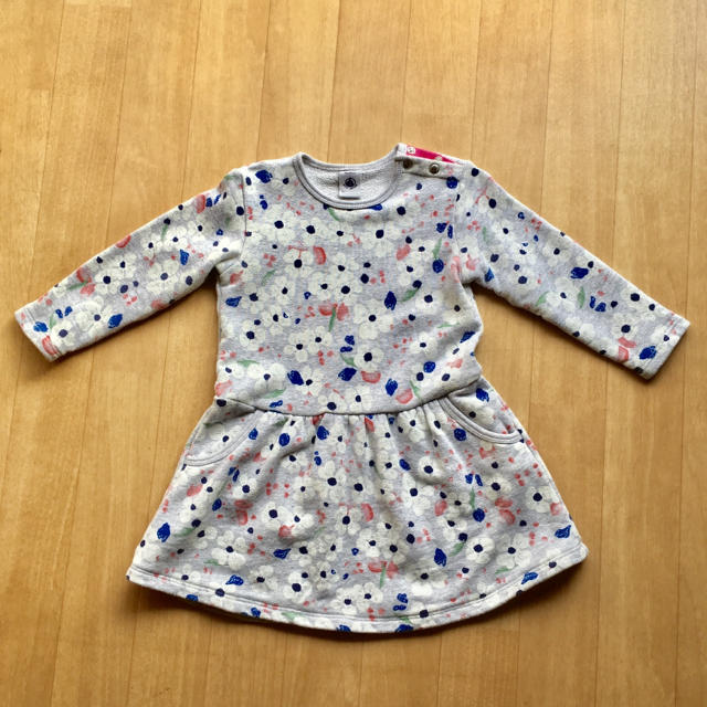 PETIT BATEAU(プチバトー)のプチバトー 18Ｍ 花柄ワンピース スウェット生地 キッズ/ベビー/マタニティのベビー服(~85cm)(ワンピース)の商品写真