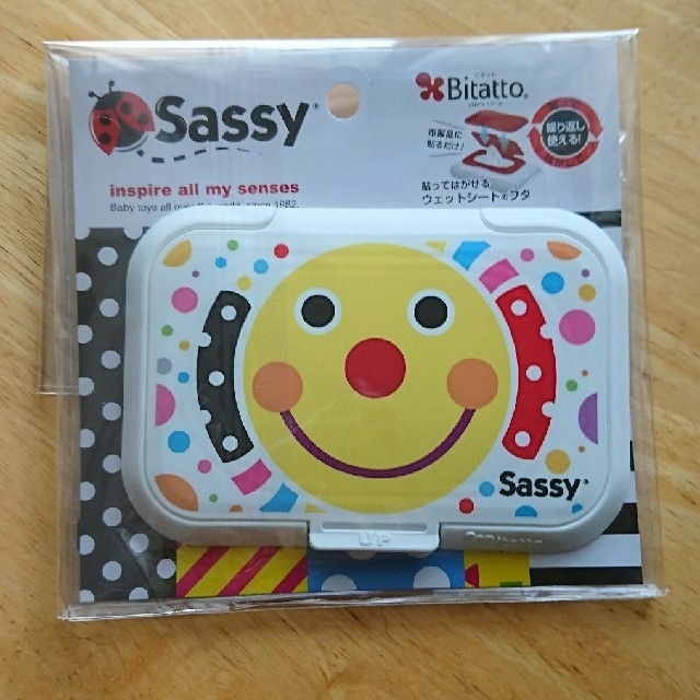 Sassy(サッシー)のSassy  ウエット・お尻拭きのフタ +ママ＆キッズのオマケ付き♡♡ キッズ/ベビー/マタニティのおむつ/トイレ用品(ベビーおしりふき)の商品写真