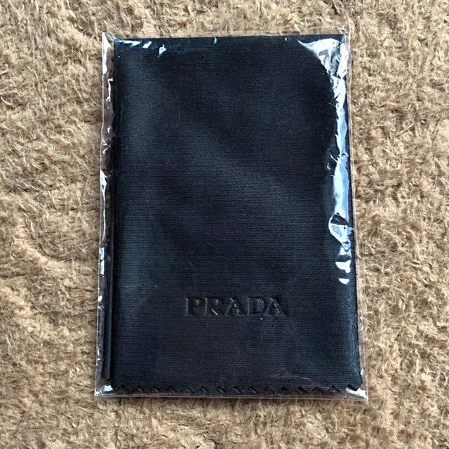 PRADA(プラダ)の【未使用】PRADA 眼鏡拭き レディースのファッション小物(サングラス/メガネ)の商品写真