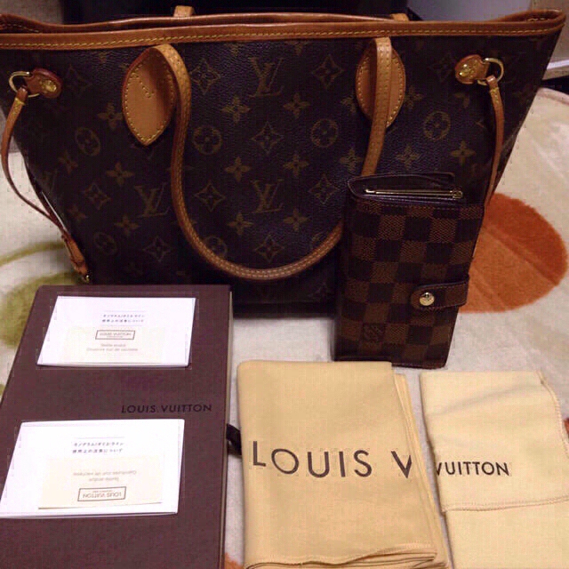 Louis Vuitton $4k+ Whisper GM Khol Embossed Monogram Suede Snakeskin  *Limited*!!