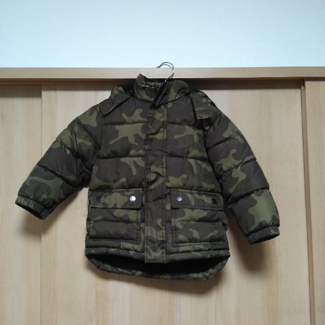 babyGAP(ベビーギャップ)のgap キッズ　アウター　カモフラ　110 キッズ/ベビー/マタニティのキッズ服男の子用(90cm~)(ジャケット/上着)の商品写真