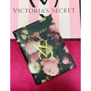 ヴィクトリアズシークレット(Victoria's Secret)のVictoria’s Secret 「新品」 花柄パスポートケース(名刺入れ/定期入れ)