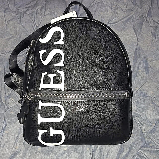 大型専門店 guess【新品】ビッグロゴ CHIC METALLIC BACKPACK | www