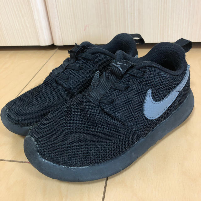 NIKE(ナイキ)のNIKE ナイキ スニーカー 17cm ROSHE ONE  ローシワン キッズ キッズ/ベビー/マタニティのキッズ靴/シューズ(15cm~)(スニーカー)の商品写真