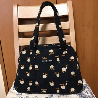 マリメッコ(marimekko)のmarimekko omena ショルダーバッグ ボストン型 リンゴ(ショルダーバッグ)