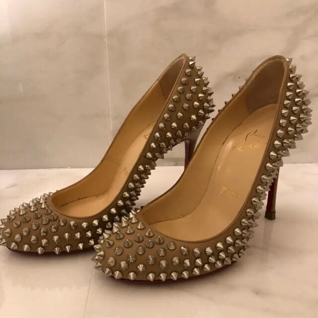 Christian Louboutin(クリスチャンルブタン)のクリスチャンルブタン スタッヅパンプス レディースの靴/シューズ(ハイヒール/パンプス)の商品写真