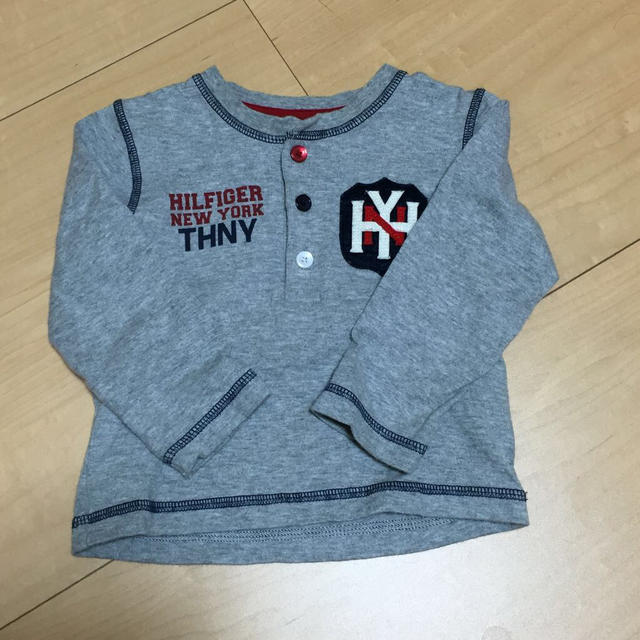 TOMMY HILFIGER(トミーヒルフィガー)のトミーヒルフィガー☆ロンTサイズ90 キッズ/ベビー/マタニティのキッズ服男の子用(90cm~)(その他)の商品写真