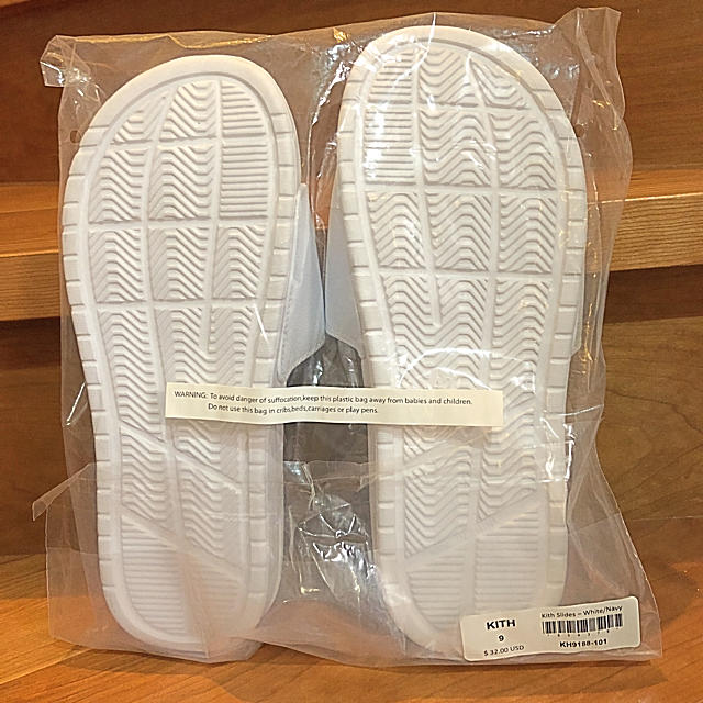 KITH Slides White/Navy サンダル スリッパ メンズの靴/シューズ(サンダル)の商品写真