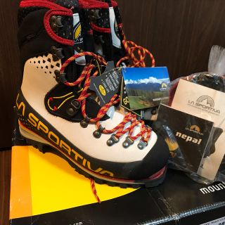 スポルティバ(LA SPORTIVA)の【きゃおりさん専用】【新品】スポルティバ  ネパールキューブ ウーマン(登山用品)