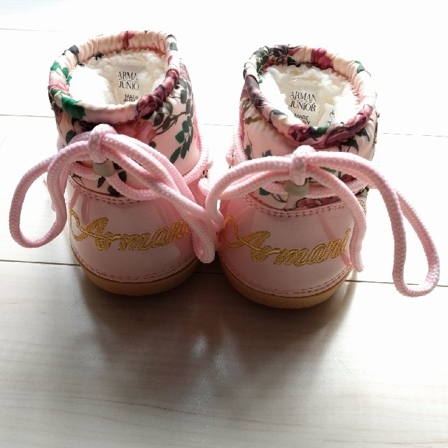 ARMANI JUNIOR(アルマーニ ジュニア)のお値下げ❗新品☆アルマーニジュニア お花柄✾フワフワブーツ キッズ/ベビー/マタニティのベビー靴/シューズ(~14cm)(ブーツ)の商品写真