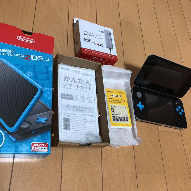 ゲームソフト/ゲーム機本体Nintendo 2DS LLとACアダプター