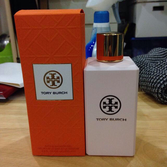 Tory Burch(トリーバーチ)のTORY BURCHバス&シャワージェル コスメ/美容のボディケア(その他)の商品写真