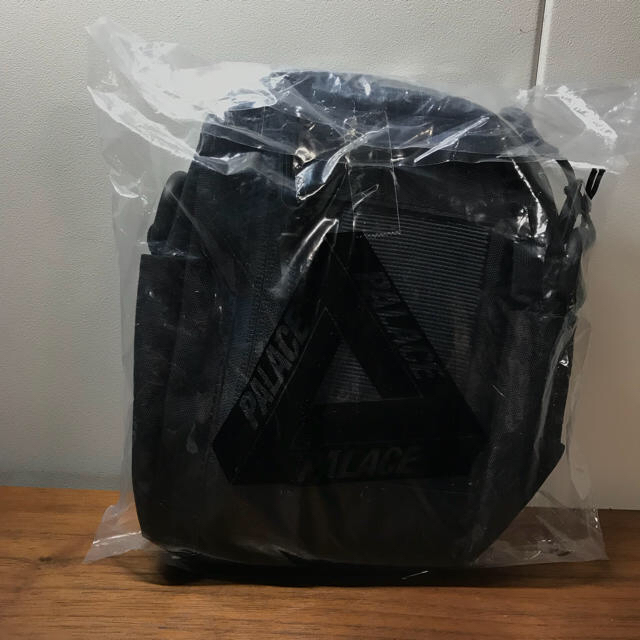 PALACE SKATEBOARDS SHOT 2 BAG 3