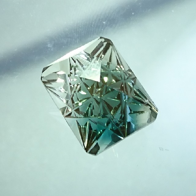 【6.5ct】トリカラー オレゴンサンストーン切子