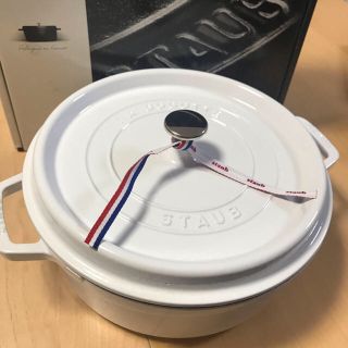 ストウブ(STAUB)の生涯保証あり！希少 ストウブ ココット  シャローラウンド 26cm ホワイト(鍋/フライパン)