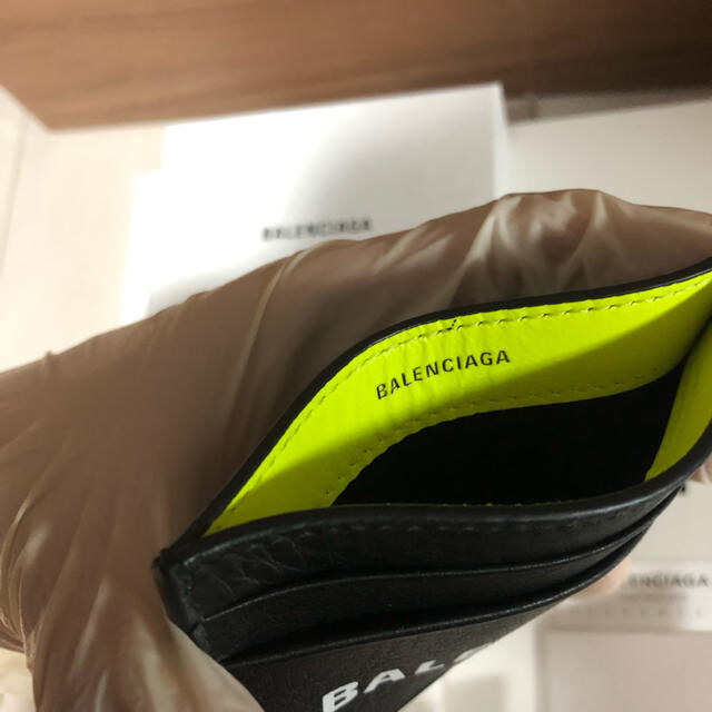 Balenciaga(バレンシアガ)の新品BALENCIAGAレザーカードケース黒名刺入れバレンシアガ定期入れ革 メンズのファッション小物(名刺入れ/定期入れ)の商品写真