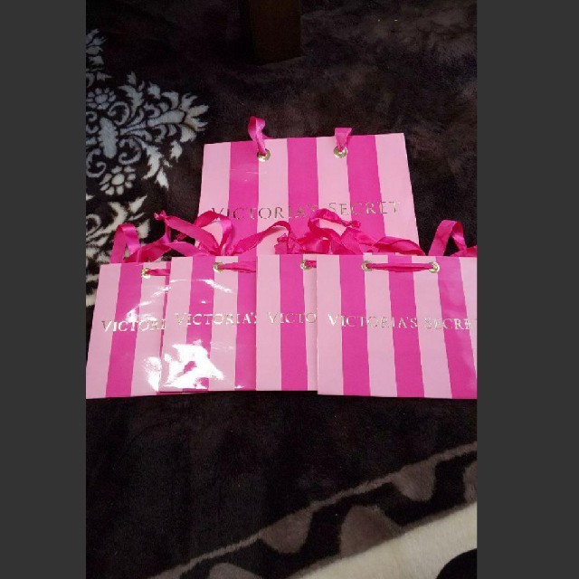 Victoria's Secret(ヴィクトリアズシークレット)のビクトリアシークレット 紙袋5枚 レディースのバッグ(ショップ袋)の商品写真